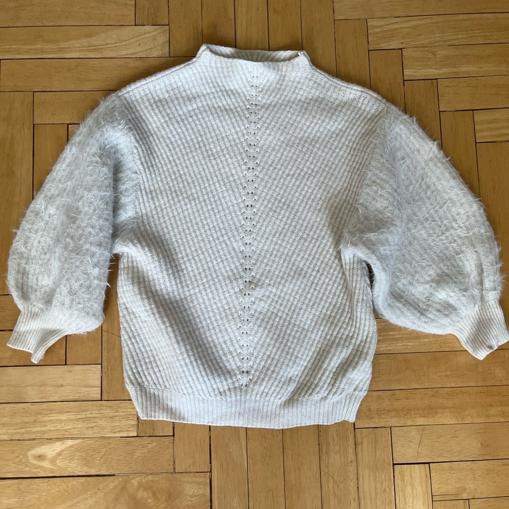 Anthropologie Knitted & Knotted Women's White Sweater sz XS